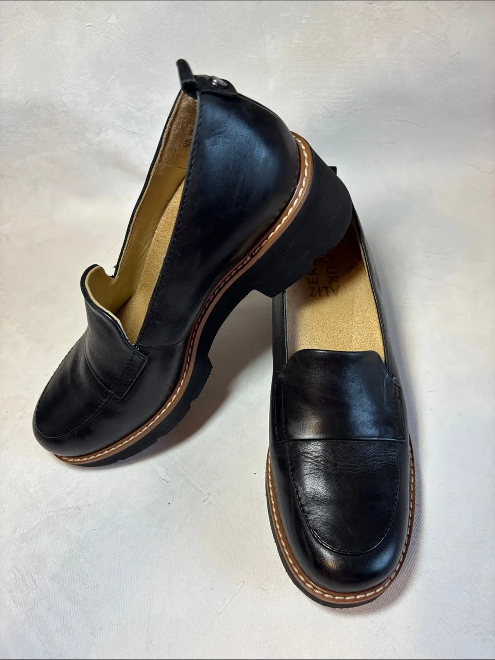 Naturalizer Cabaret Black Leather Slip-On Loafers with Contrast Welt, size 6